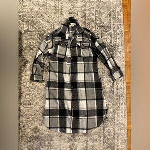 Daphne Lo Women’s Shacket Size small. Perfect condition!